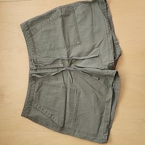 Old Navy size 12 olive green shorts